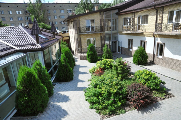 Территория парк-отеля «Маликон»