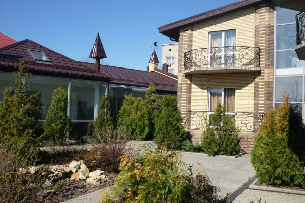 Территория парк-отеля «Маликон»