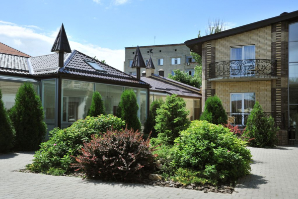 Территория парк-отеля «Маликон»