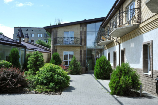 Территория парк-отеля «Маликон»